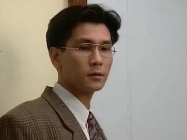 陈启泰近照头发花白变化大