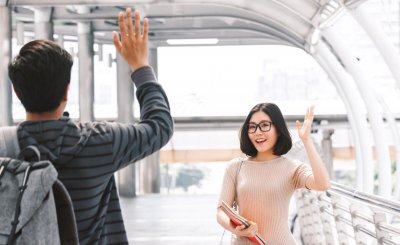 怎样打招呼才更吸引人注意 早上和女生打招呼开场白