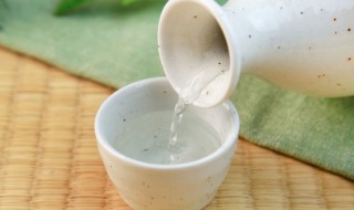 塑料杯可以装白酒吗 塑料杯可不可以装白酒