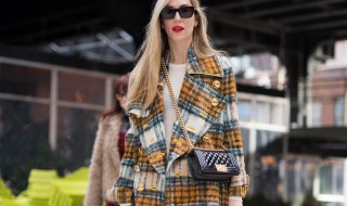 怎样挑选蓝色羊绒大衣颜色 羊绒大衣颜色选择技巧