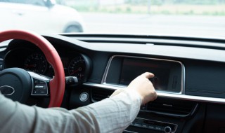 倒车怎么判断车身正和 倒车如何判断车身正和