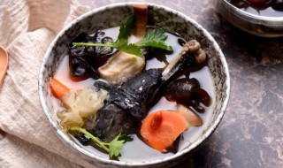 炖鸡里面放什么菜好吃 炖鸡里面放哪些菜好吃