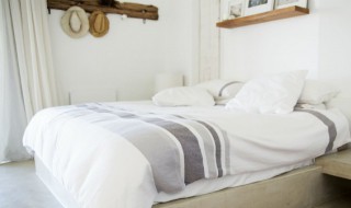 卧室门对面墙挂什么好 卧室门对面墙挂哪些好