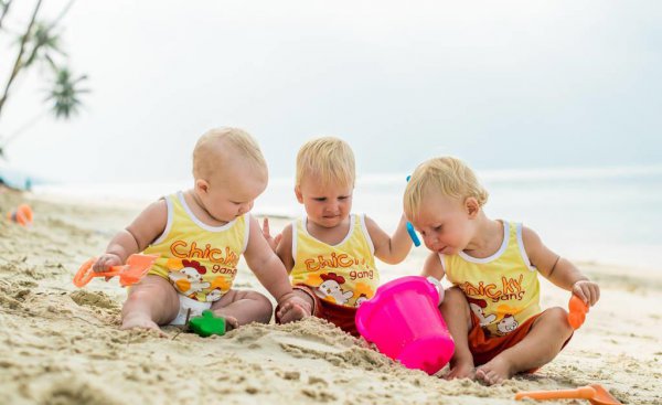 小女孩是穿平角裤好还是三角裤好