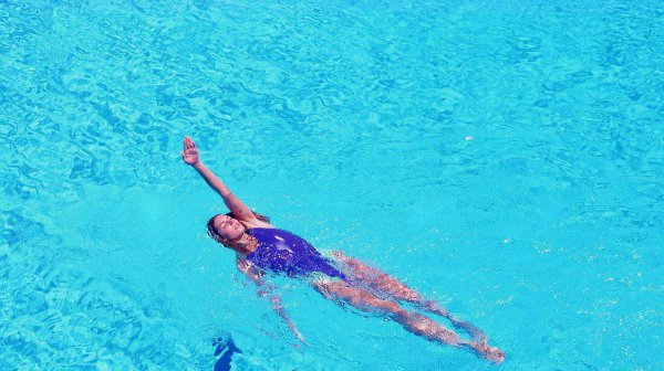 女人游泳和瑜伽哪个好