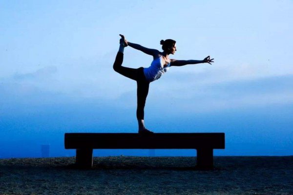 女人游泳和瑜伽哪个好