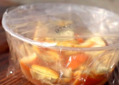 冬天如何用橘子皮水养护茶花