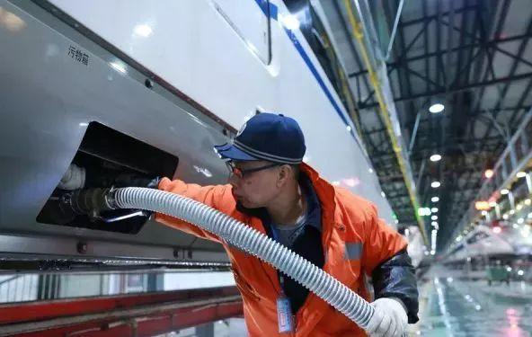 高铁厕所的粪便怎么处理