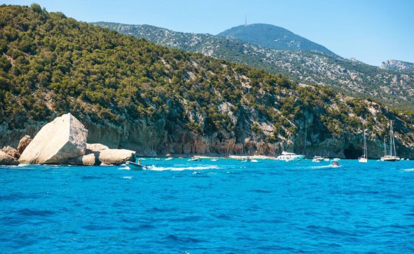 汤加火山爆发原因地理和影响