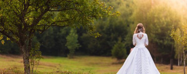 婚纱照挂什么位置好