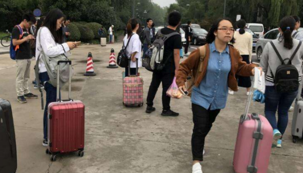 学校发的银行卡毕业后还能用吗