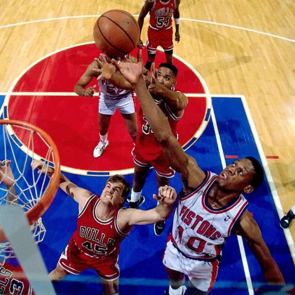 抢篮板是什么位置