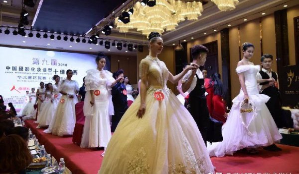 学美容是在学校好还是店里好