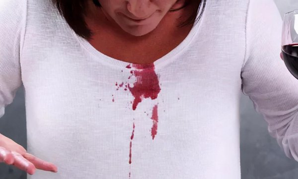 红酒怎么洗掉在衣服上