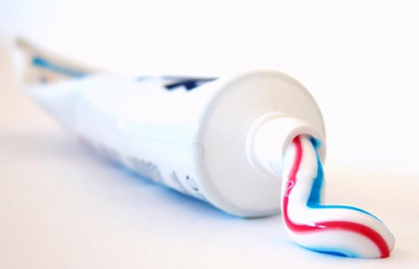 红酒怎么洗掉在衣服上