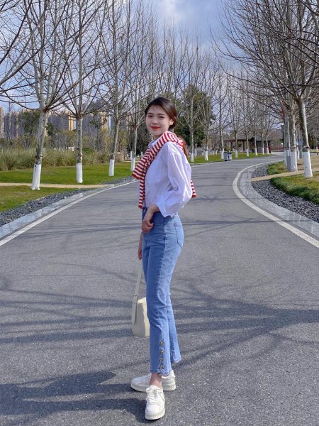 白衬衫配什么裤子好看