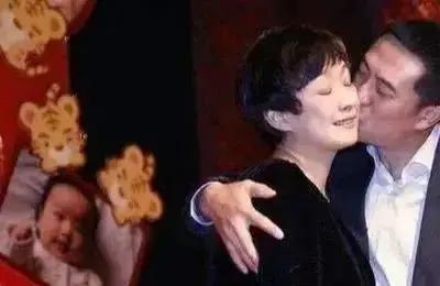 王海燕第一任丈夫有钱是富豪