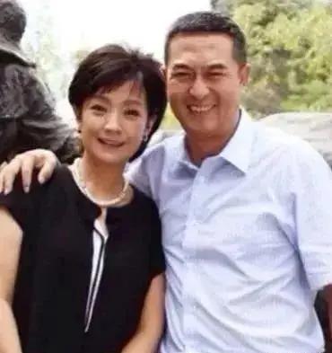 王海燕第一任丈夫有钱是富豪