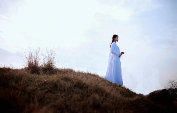 两个人吸引因为有磁场