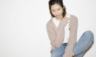 绿衬衫和牛仔裤的搭配好看吗 绿衬衫和牛仔裤的搭配好不好看