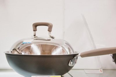 不锈钢锅内壁变黑有毒吗 不锈钢厨具应该怎样保养
