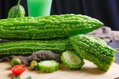 炒苦瓜要不要焯水怎么做 家常炒苦瓜不苦又好吃的窍门