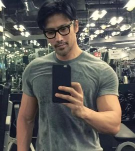 女人游泳和瑜伽哪个好 游泳和瑜伽哪个对女性身体更好