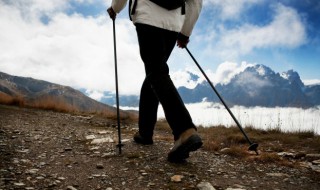 徒步旅游需要准备什么 徒步旅游带哪些东西
