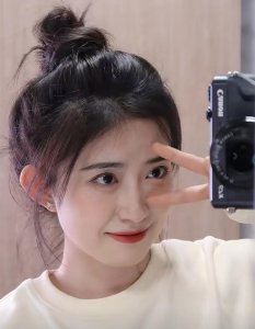 丸子头的扎法简单又好看 手残党如何扎出完美丸子头教程