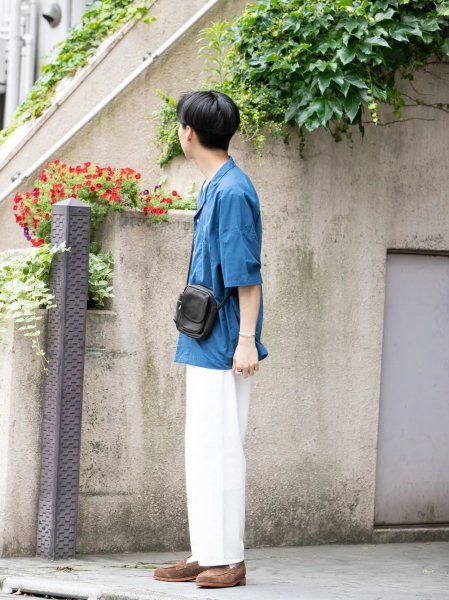 白裤子怎么搭配衣服和鞋子图片