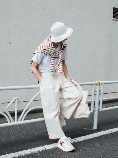 白裤子怎么搭配衣服和鞋子图片