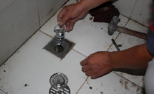 卫生间地漏反臭怎么处理