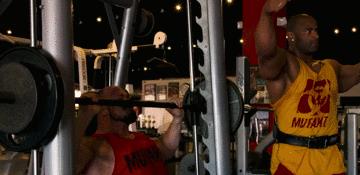 练肩的健身器材有哪些