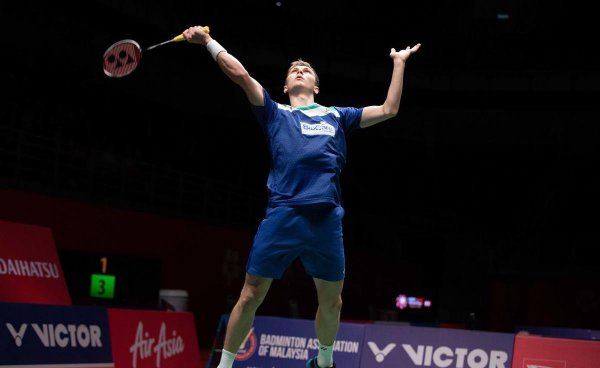 羽毛球高远球动作要领教学