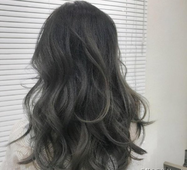 最标准的奶茶色头发是怎样的