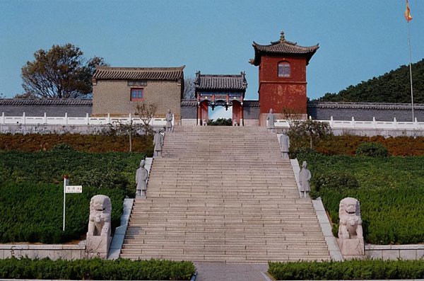 荣成市在哪个城市