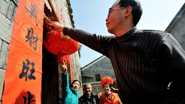 对联能贴门上吗