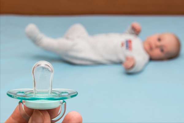 安抚奶嘴的好处和坏处