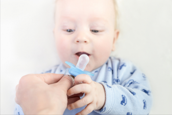 安抚奶嘴的好处和坏处