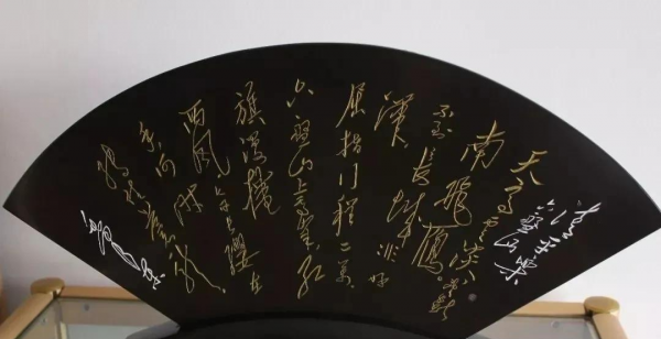 金曜石和彩虹眼黑曜石哪个好