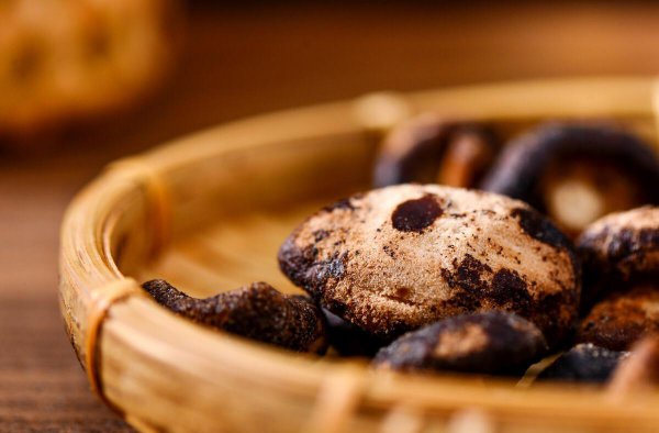 干香菇泡一夜还能吃吗