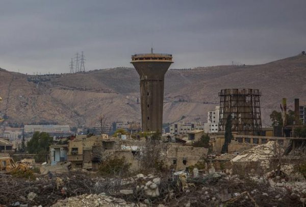 为什么叙利亚被几十个国家打