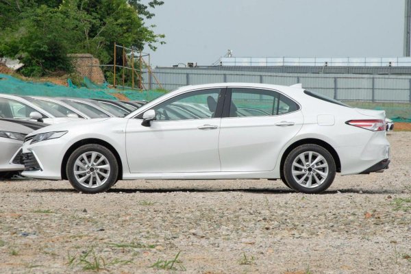 凯美瑞双擎好还是燃油版好