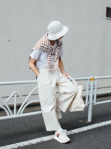 白裤子怎么搭配衣服和鞋子图片 白裤子如何搭配最好看