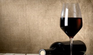 红酒柜玻璃起雾解决方法 酒柜门外面有雾怎么样解决