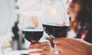 红酒和桃子能一起吃吗 红酒和桃子能不能一起食用