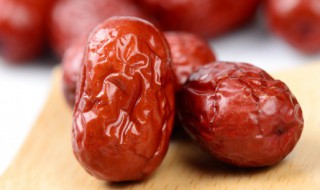 长吃红枣的好处和坏处 经常吃红枣对人有什么好处和坏处呢
