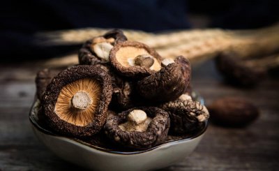 干香菇泡一夜还能吃吗 干香菇一般要泡多久才能食用