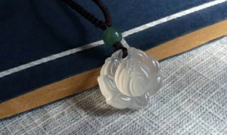 荷花吊坠的寓意是什么 荷花吊坠的寓意有什么