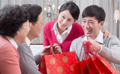 公公过生日送什么礼物好 长辈过生日送寓意好的礼物